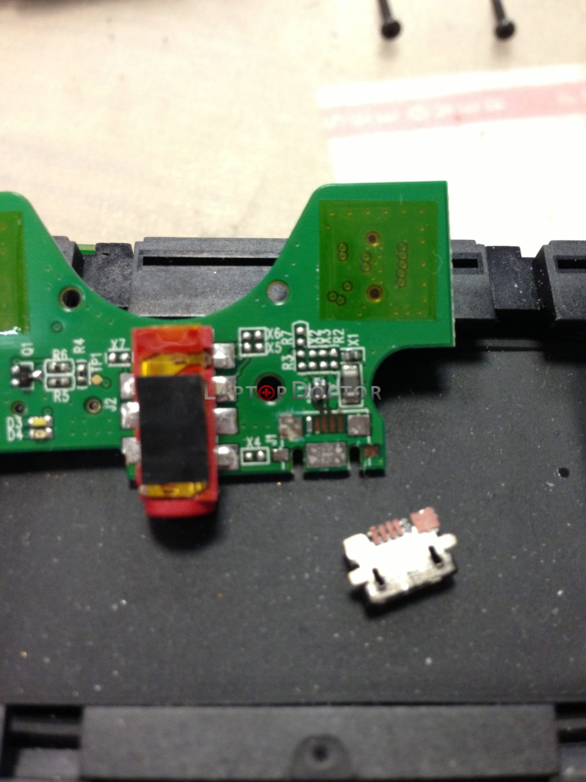 Jawbone jambox repairing broken charging socket Laptop Doctor